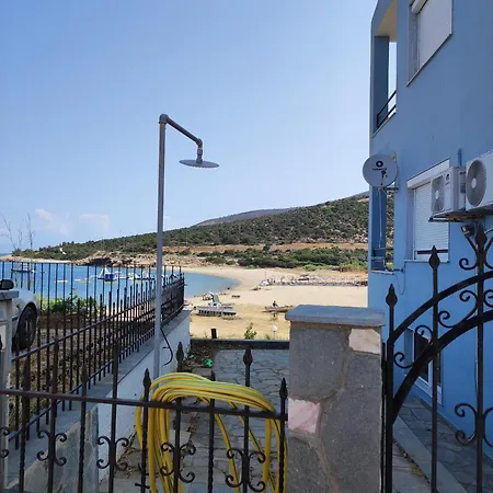 Maries Seaside Апартамент
