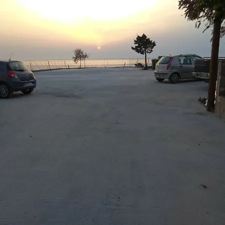 Maries Seaside Apartamento *